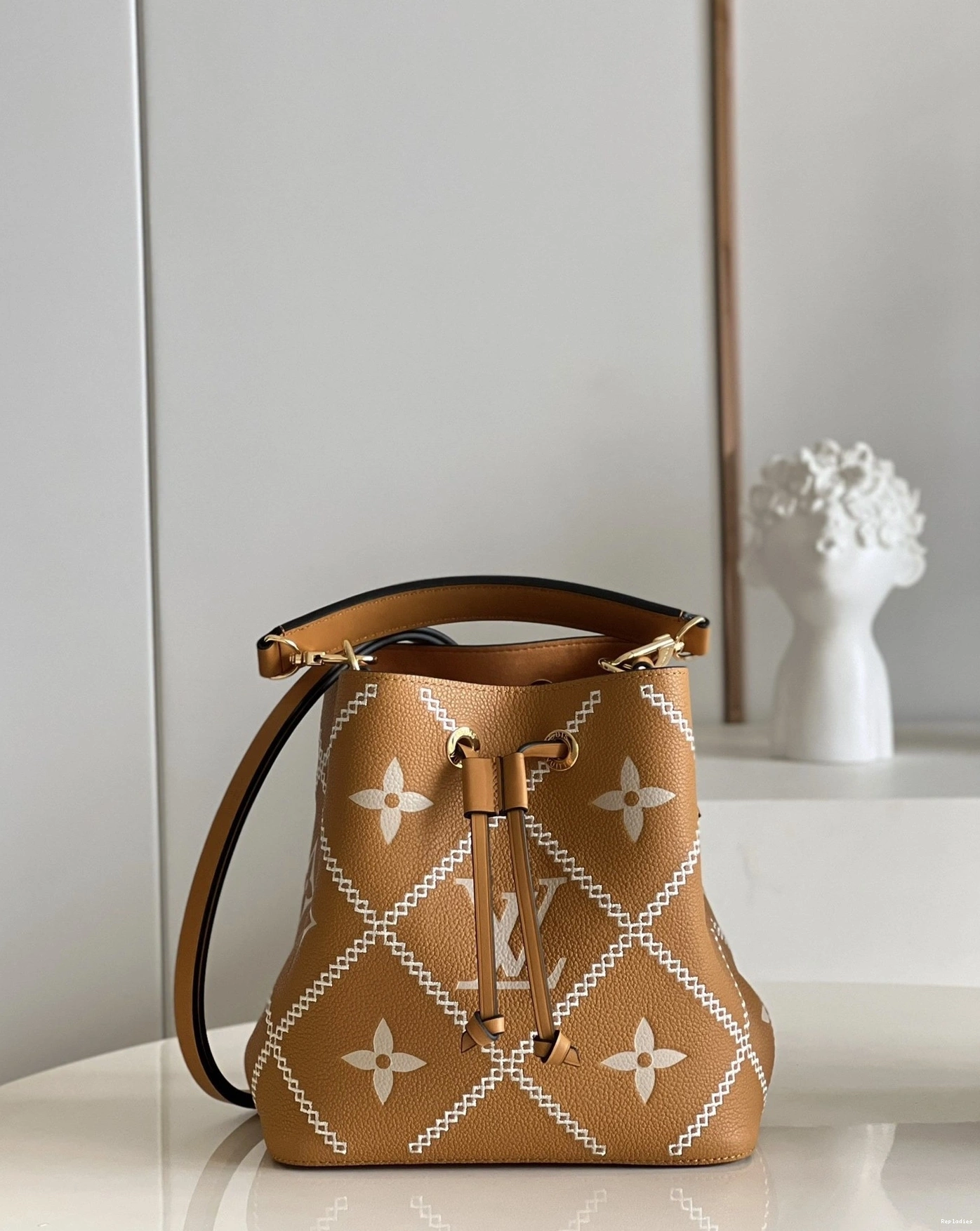 Rep ladies BB LOUIS NÉONOÉ VUITTON 0802
